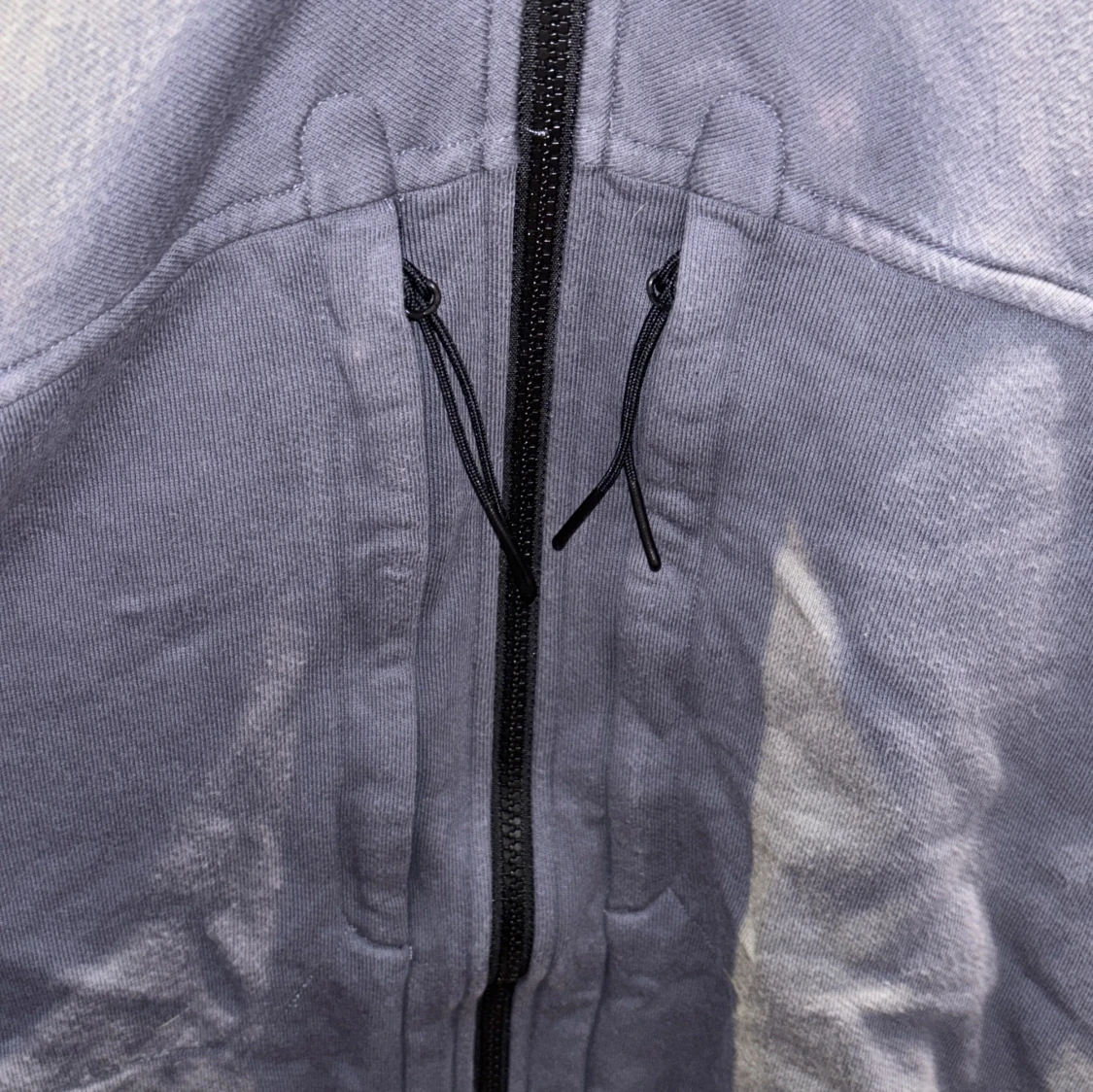 Grå hoodie från C.P. Company - 90