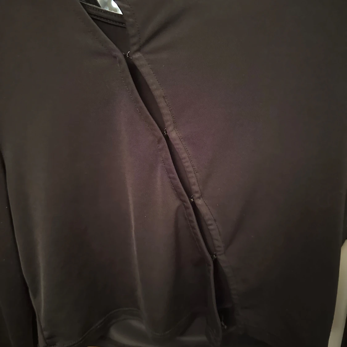 Svart långärmad croppad topp - 92