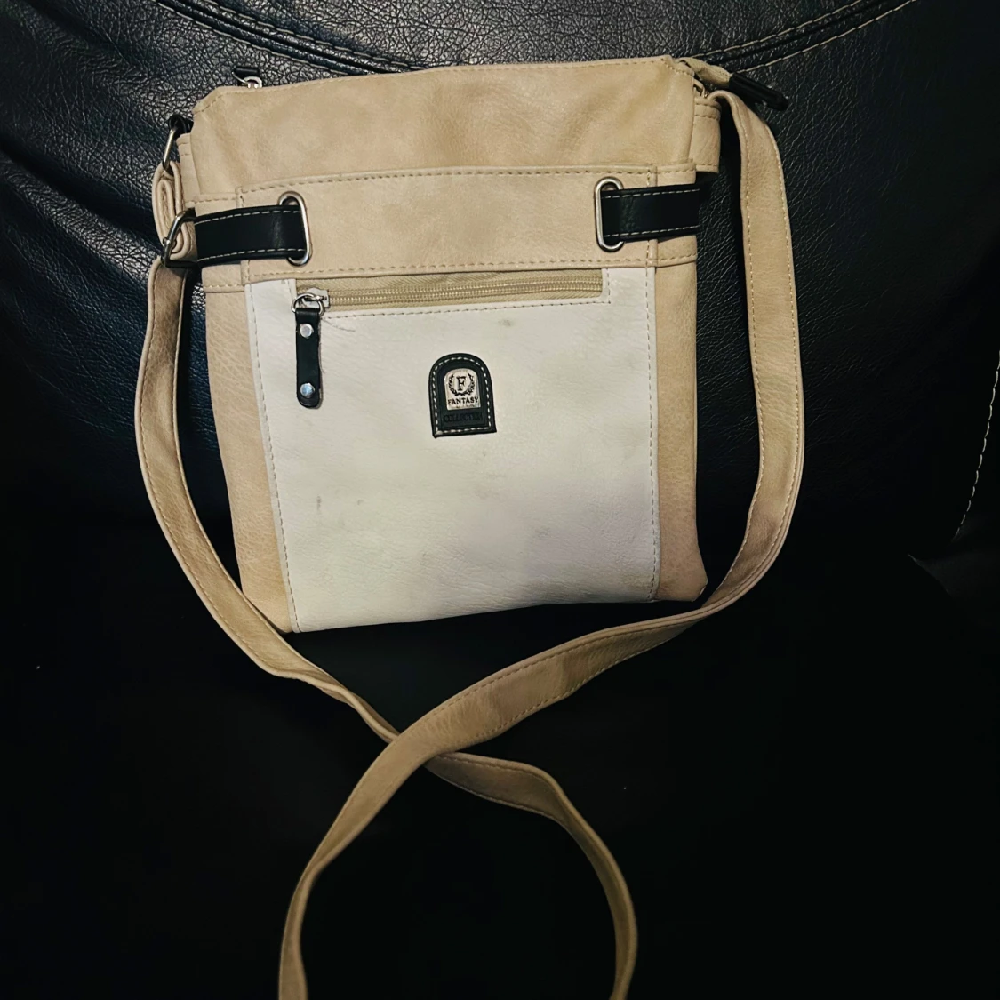 Beige axelväska från Fantasy