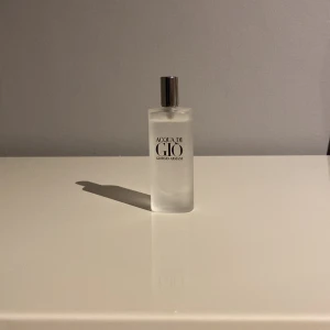 Acqua di Giò Edt - Säljer en flaska Acqua di Giò 15 ml ungefär 13ml kvar säljer för att jag fick en stor i julklapp