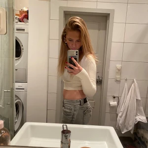 Vit topp/Biały top - Kräm vit fin långärmad topp! Bra skick! Frå bershka! Passar XS💕