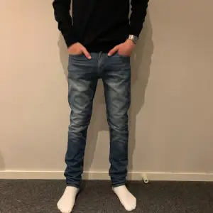 Säljer dessa riktigt feta Tiger of Sweden jeans i storlek S. Passar till dig som är runt 175. Skick 10/10 inga defekter. Vid frågor eller funderingar är det bara att skriva.