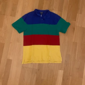 Polo ralph lauren pikè - Snygg Polo Ralph Lauren pike i massa olika färger. Storlek XL (barnstorlek) passar dig som bär M. Skriv vid frågor eller flera bilder mvh ag 