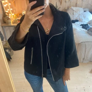 Trekvartsärmad jacka - SUPERSNYGG!! Tryck gärna köp nu ❤️❤️