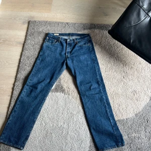 Levis jeans 501 - Säljer ett par Levis jeans, storlek 33/32. Nästan aldrig använda.