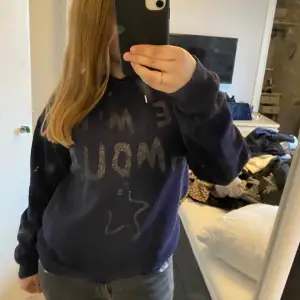 Mörk blå hoodie ifrån gina tricot, nyskick och storlek 158/164