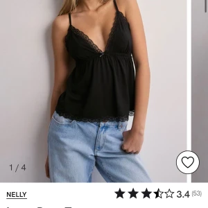 Svart Nelly topp - Jätte fin topp från Nelly, säljer pga kommer inte till användning 