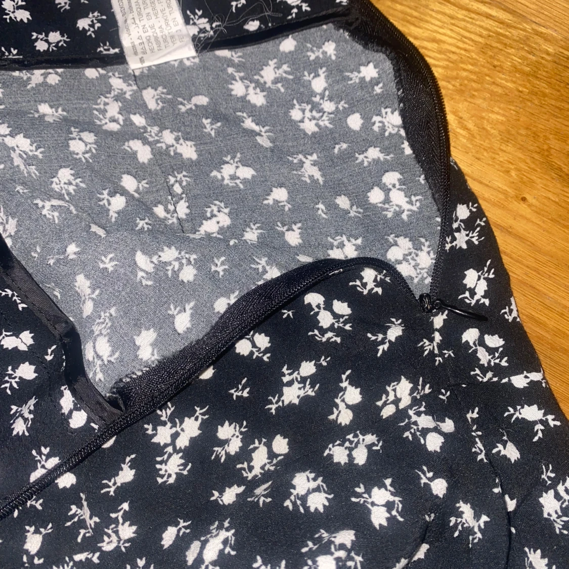 H&M blommig kjol - 90