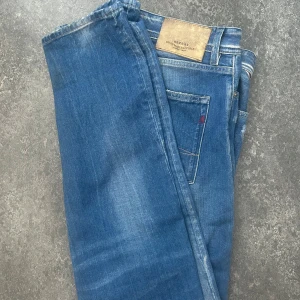 Replay Jeans - Ett par replay jeans i nyskick dessa jeans är i storlek 33:32. Nypriset ligger på 1399kr!!