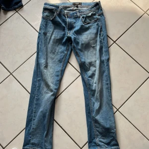 Jeans  - Säljer nu mina jeans från smog. Säljer för att dem inte passar längre. Riktigt feta jeans