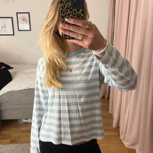 Tröja - Säljer denna då den inte längre kommer till användning💖 skriv för frågor eller funderingar 💖