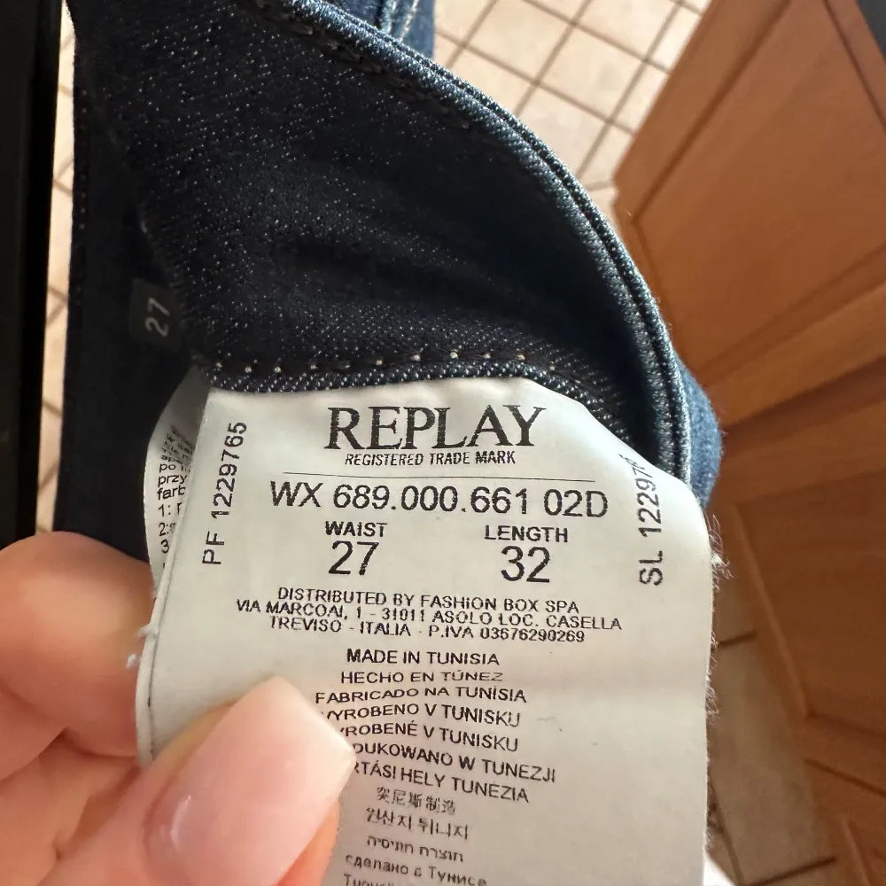 Ett par replay jeans, tajta i modellen. Köpta för ett par år sedan men inte mycket använda. Säljer då dem blivit för små🩵. Jeans & Byxor.