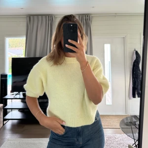 Stickad tröja - Stickad tröja från zara, fint skick🩷