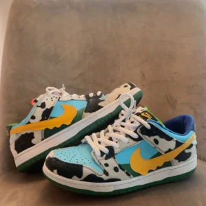 SB Chunky Dunky  - TJENARE! Säljer mina skit sexiga Dunks som är använda men såklart sparsamt💪🏼 När du köper dessa av mig så slänger jag in skosnörena som med följde (gul och grön) pris kan nod sänkas lite med SNABB 💨 affär.