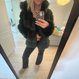 Pälsjacka -  Jättesnygg pälsjacka i mörkgrön💕