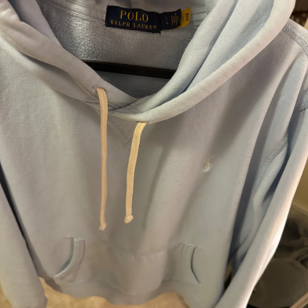 Stilren polotröja, 9/10 skick perfekt nu till kallare tider.  . Hoodies.