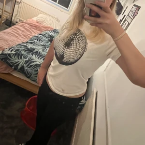  disco ball T-shirt  - Jätte fin t-shirt, bra kvalitet och inte använd mycket. den har en viss missfärgning men inget du kan se när du bär den!