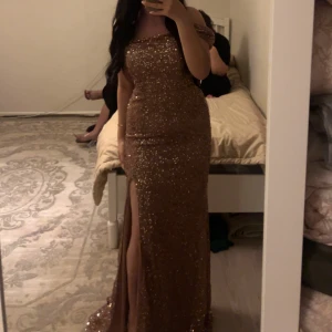 Klänning - Säljer min fina klänning i storlek S. Har haft på mig den 1 gång