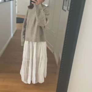 beige stickad tröja  - säljer en superfin stickad beige tröja från hm. storlek: Xs💗