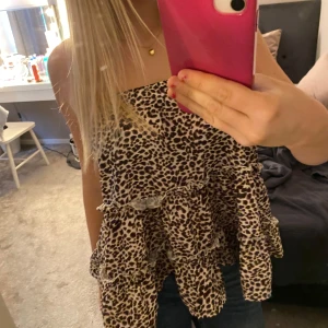 leopard topp - helt ny perfekt för fest eller vardag