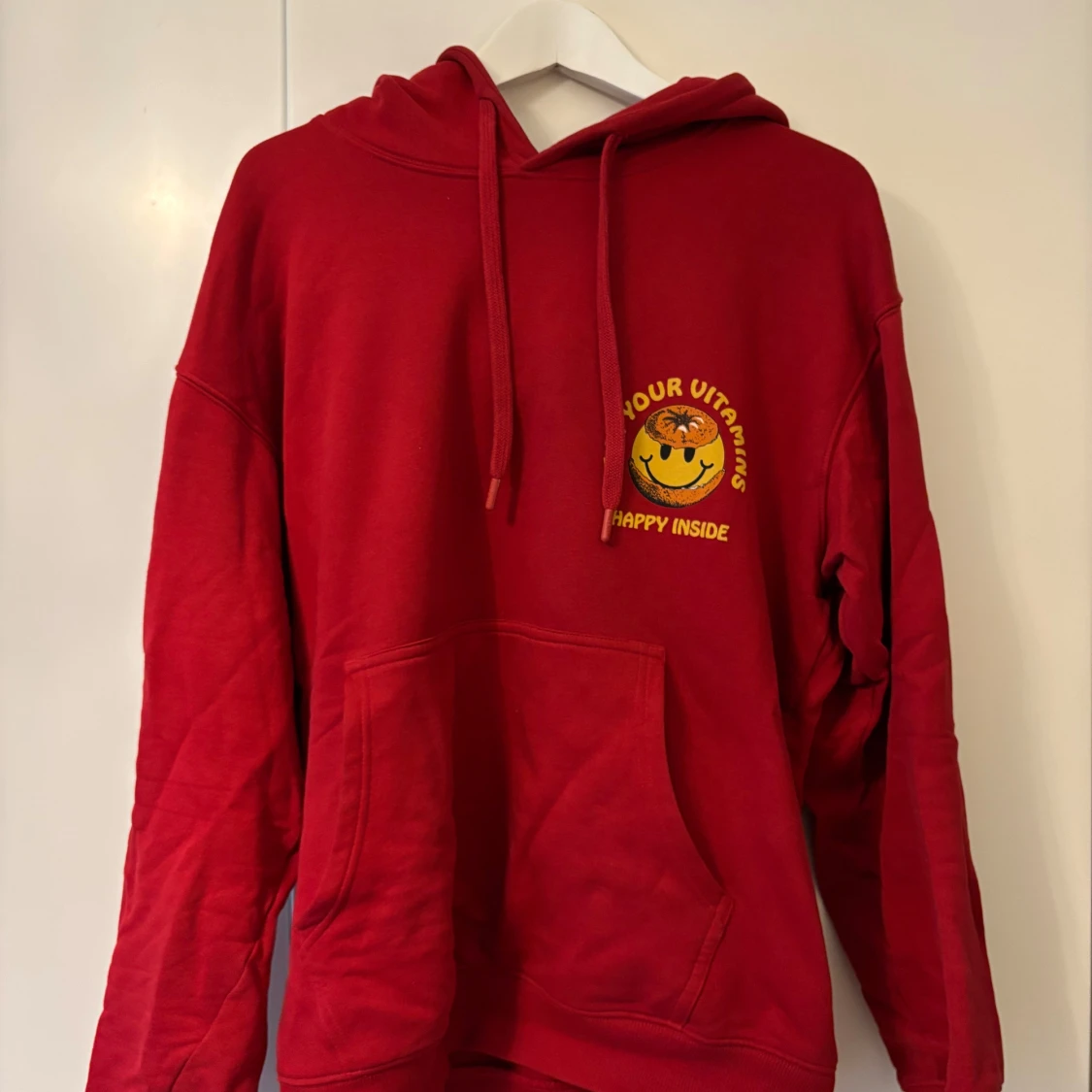 Röd hoodie från Vailent