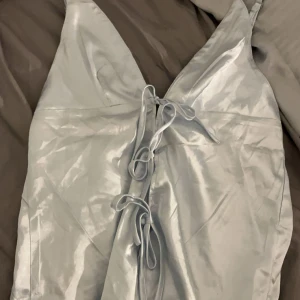 Ljusblå festlinne med knyt - Jätte fint fest linne, endast provad, pris går att diskutera💓