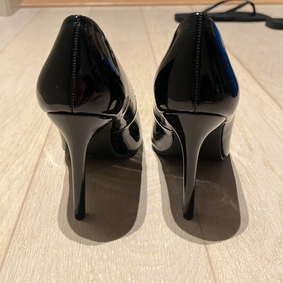 Svarta lackade klackar - 91