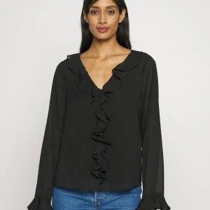 Svart blus  - Superfin svart blus från Anna field💗 Använda fåtal gånger. 