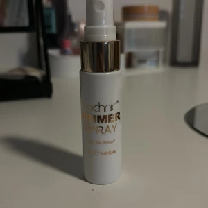 Primer spray - Bra primer spray, finns lite mer en halva 