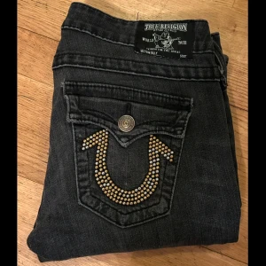 True religion Billy - jeans från True Religion med pärlor på bakfickorna storlek w30 section billy