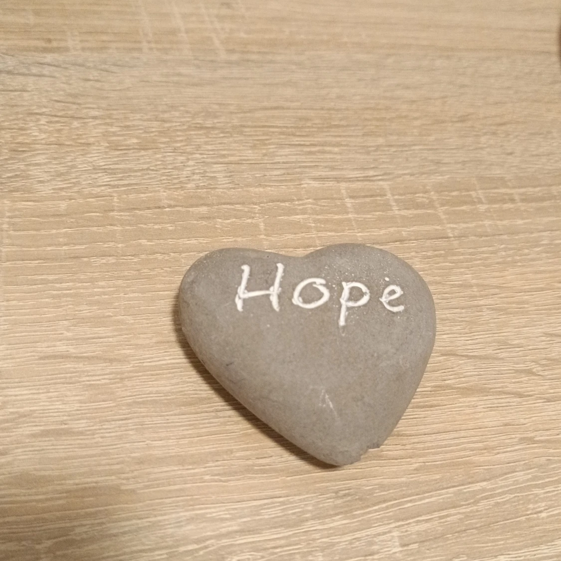 Hjärta i sten med texten 'Hope' jätte gammal och jätte fin - 91