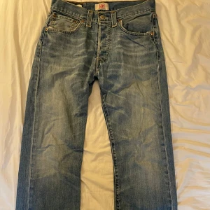Levi's 501 jeans - Measurements W: 31 L: 32  Waist - 38 cm Rise - 25 cm Inseam -75 cm Leg Opening - 20 cm