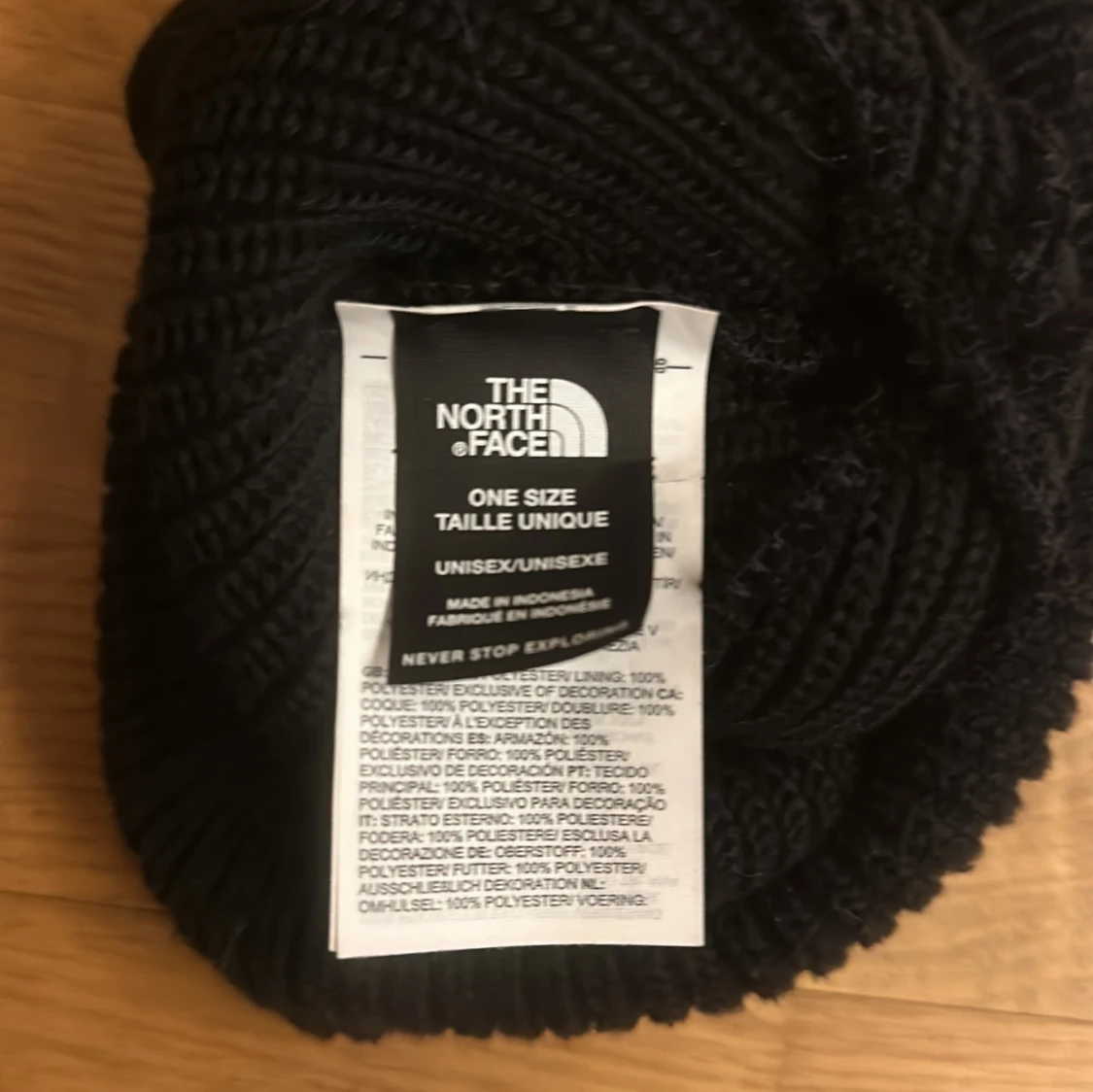 Svart stickad beanie från The North Face - 91