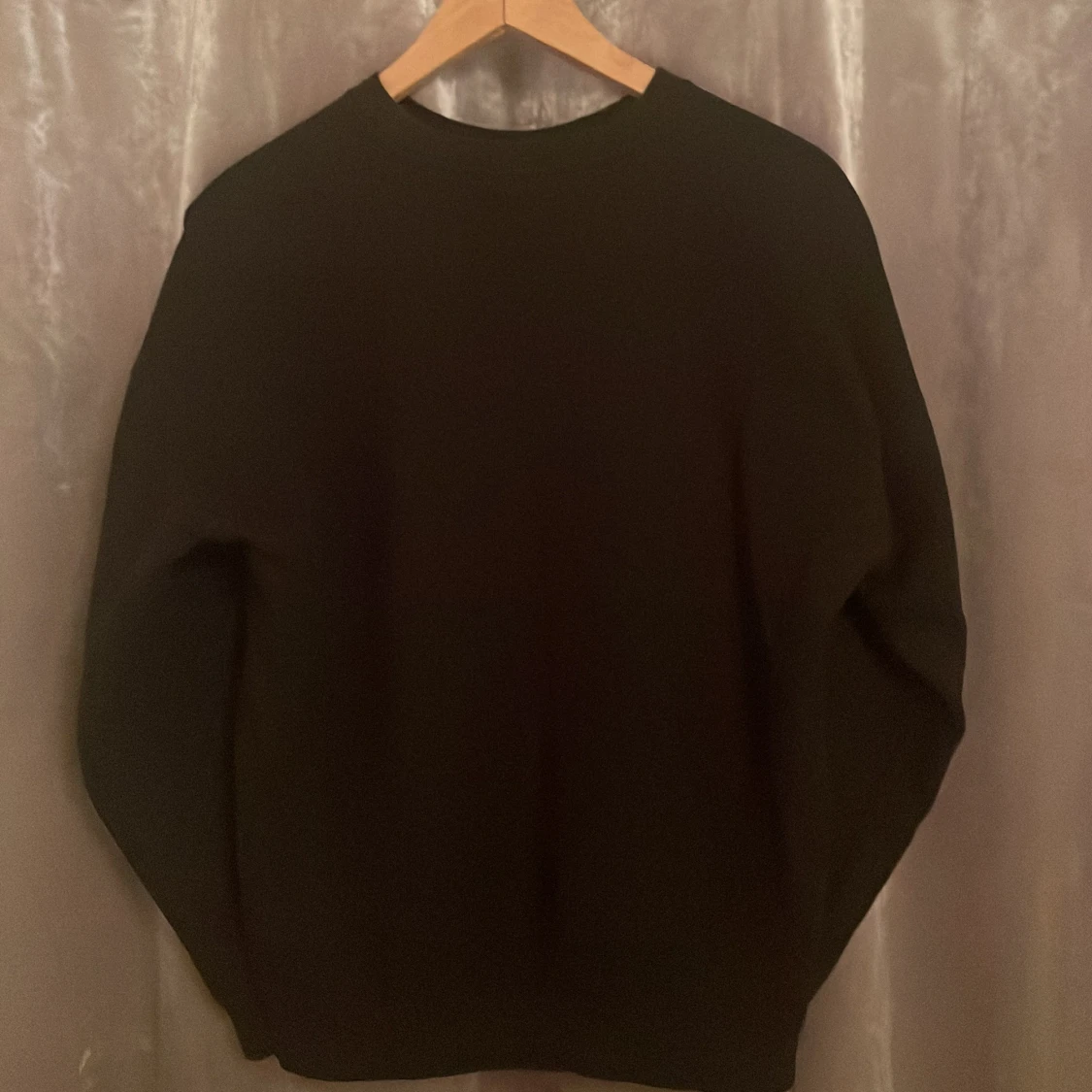 Svart tröja med tryck strl S - 90