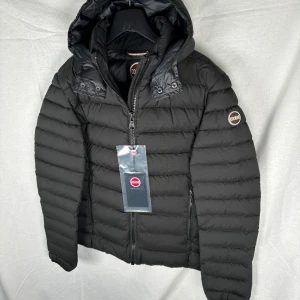  Colmar jacka  - Colmar jacka. Storlek: L. Pris: 3599. Helt ny. Tillbehör: Tags