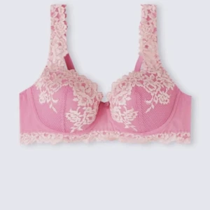 Intimissimi bh - Rosa spets bh från intimissimi, ganska bra skick. Kontakta privat för fler bilder.