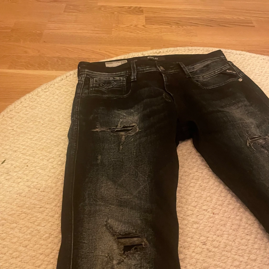 Svarta/Mörkblå replay jeans - 90