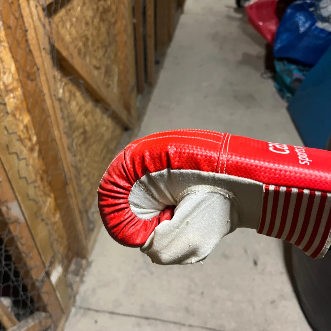 Röda boxningshandskar från Casall - 92