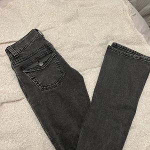 Bootcut jeans - Oanvända bootcut jeans, nyskick, prislapp kvar