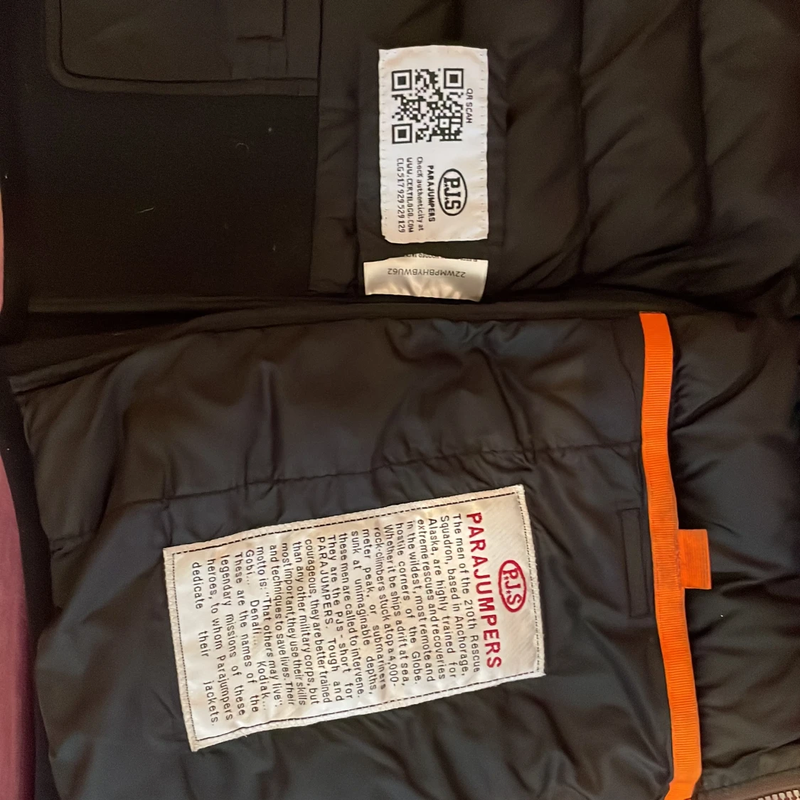 Svart jacka med huva från Parajumpers - 3