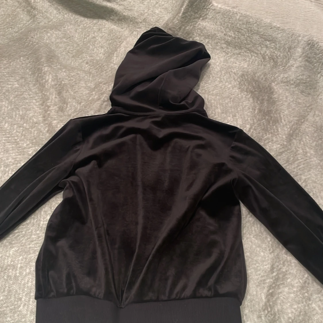 Svart velourjacka från Kappahl - 90