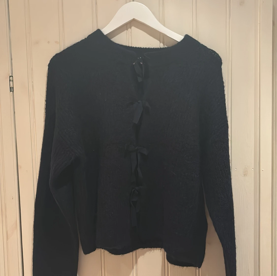 Mörkblå stickad tröja