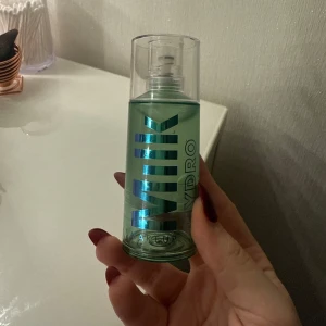 Hydro Grip Primer från Milk  - Säljer en helt nya milk primer som är använd max en gång då den inte passade min hud. Skriv för intresse 🫶🏼