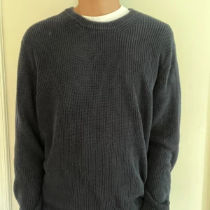 NN07 stickad tröja  - Mörkblå NN07 stickad tröja gott skick. Perfekt höstplagg!  