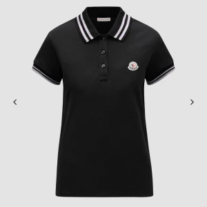 Moncler skjorta dam!  - Jättefin moncler skjorta! Storlek S-M jättefin verkligen 