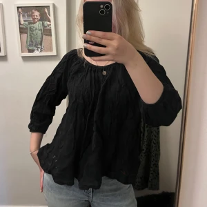 Svart blus - Svart blus som aldrig kommer till användning. 