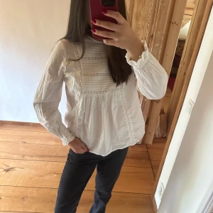 blus  - säljer denna så söta blusen perfekt till skolan nu i höst! 