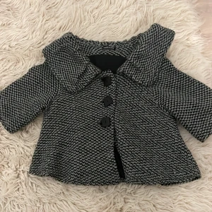 Kofta  - Super bra skick!! Säljer pga att den inte kommer komma till användning