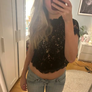 Svart spetströja🖤 - Svart spetströja från Zara❣️ använd några gånger men i bra skick 