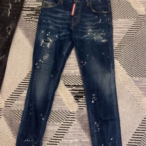 Dsq2 jeans - Bra skick 8/10 säljer 2 tusen styck kvitto finns båda för 3500kr